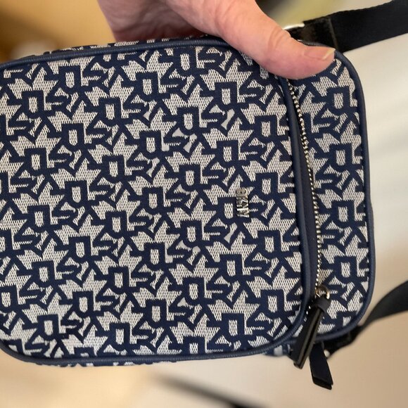 DKNY cute small little carry bag to sling over your shoulder with flair - Picture 4 of 9